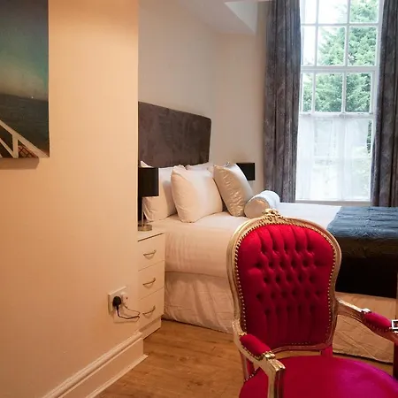 Temple Street Aparthotel